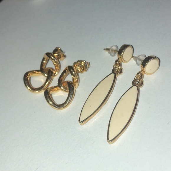 2 Pairs Gold Tone & Off White Enamel Retro Vintage Boho Pierced Earrings - Picture 1 of 5